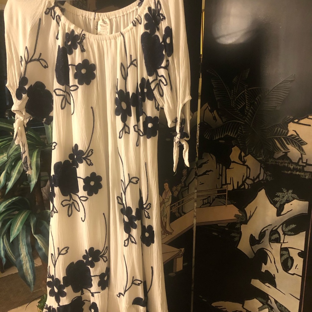 Dress - Picture 2 of 6